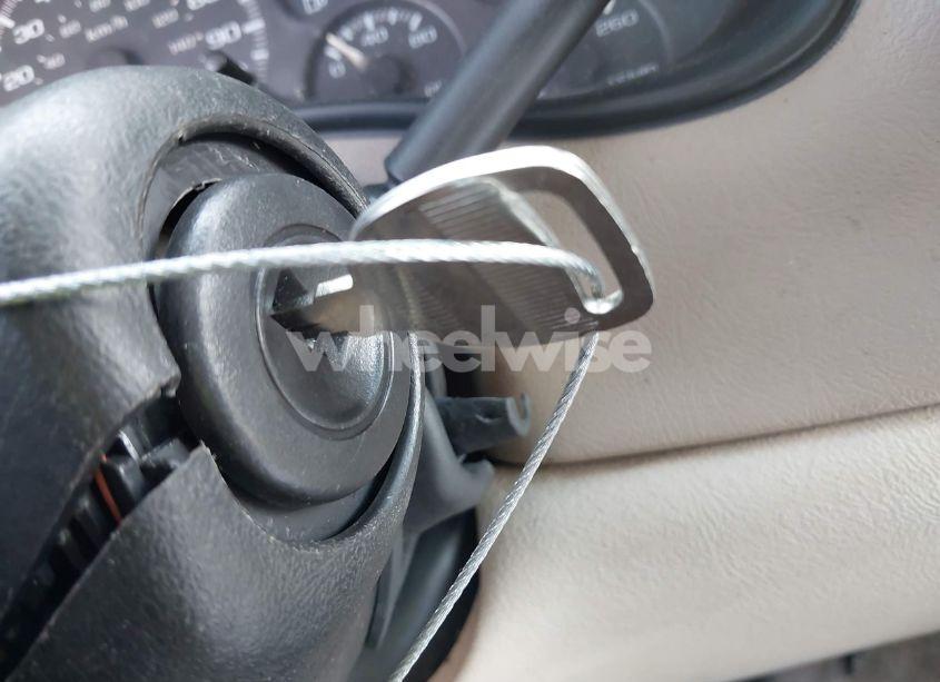 Photo 11 of 2002 Chevrolet Suburban 1500 LT (VIN 1GNEC16Z02J229078)