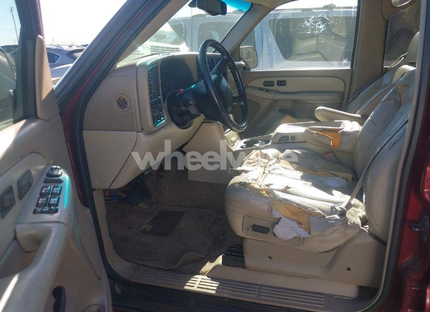 Photo 5 of 2002 Chevrolet Suburban 1500 LT (VIN 1GNEC16Z02J229078)