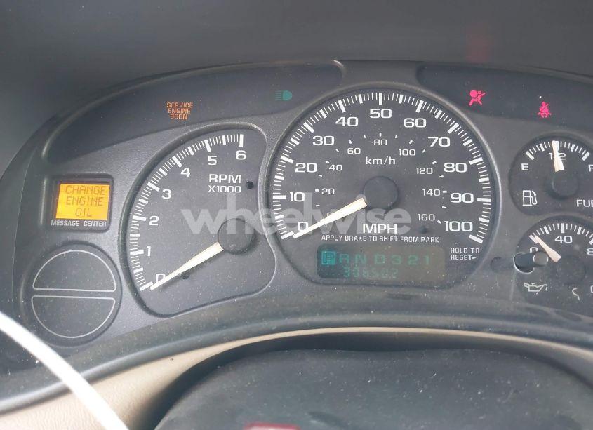 Photo 7 of 2002 Chevrolet Suburban 1500 LT (VIN 1GNEC16Z02J229078)