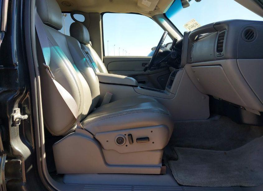 Photo 5 of 2005 Chevrolet Suburban 1500 LT (VIN 1GNEC16Z05R153125)