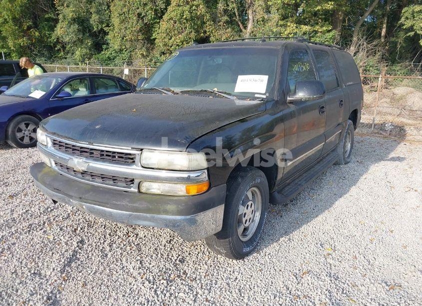 Photo 2 of 2003 Chevrolet Suburban 1500 LT (VIN 1GNEC16Z13J216552)