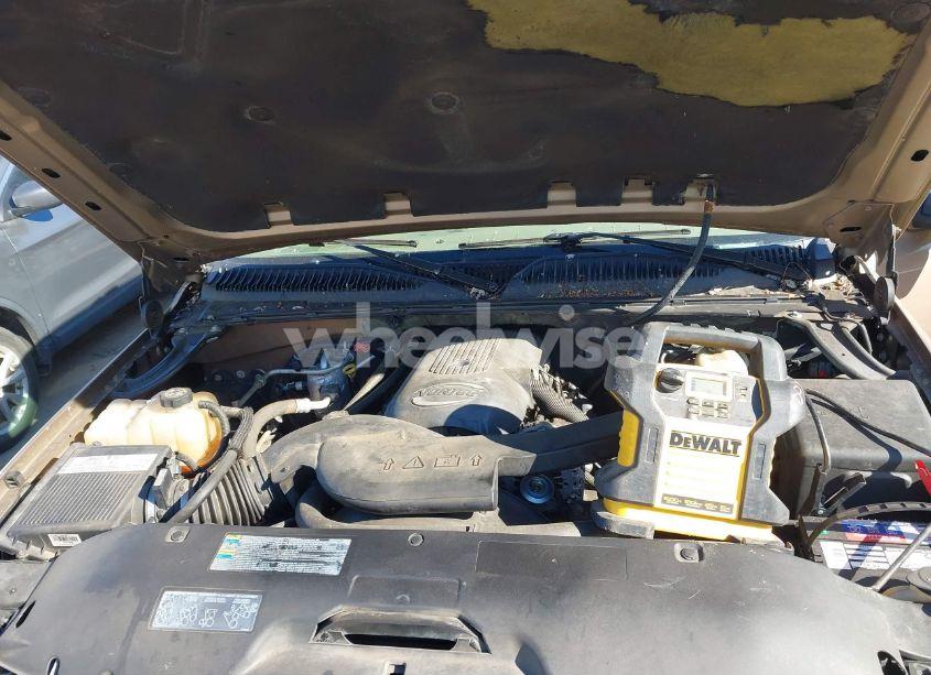 Photo 10 of 2004 Chevrolet Suburban 1500 LT (VIN 1GNEC16Z14J112645)