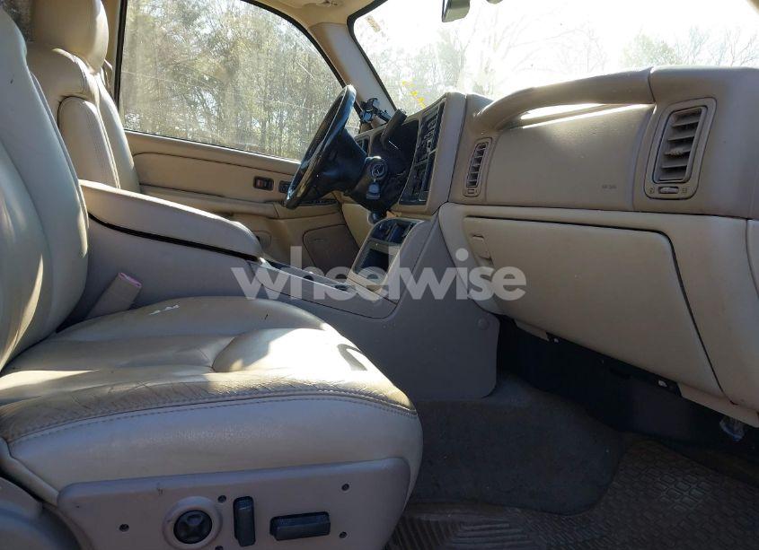 Photo 5 of 2004 Chevrolet Suburban 1500 LT (VIN 1GNEC16Z14J112645)