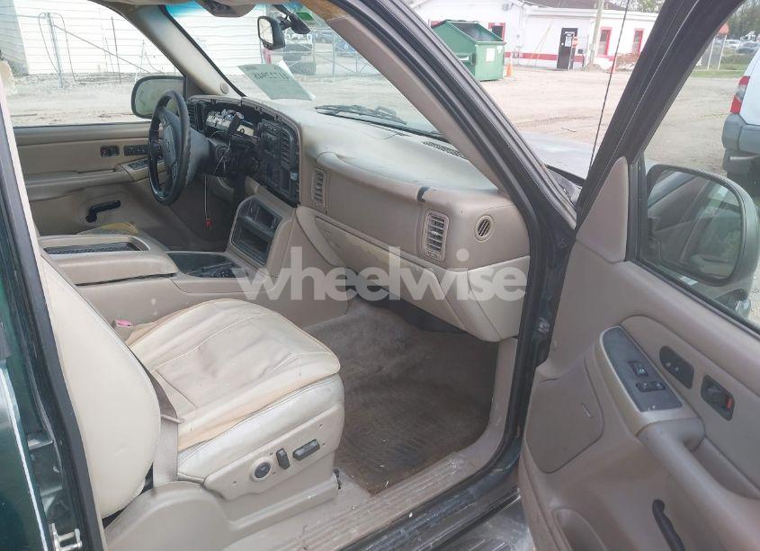 Photo 5 of 2004 Chevrolet Suburban 1500 LT (VIN 1GNEC16Z14J224460)