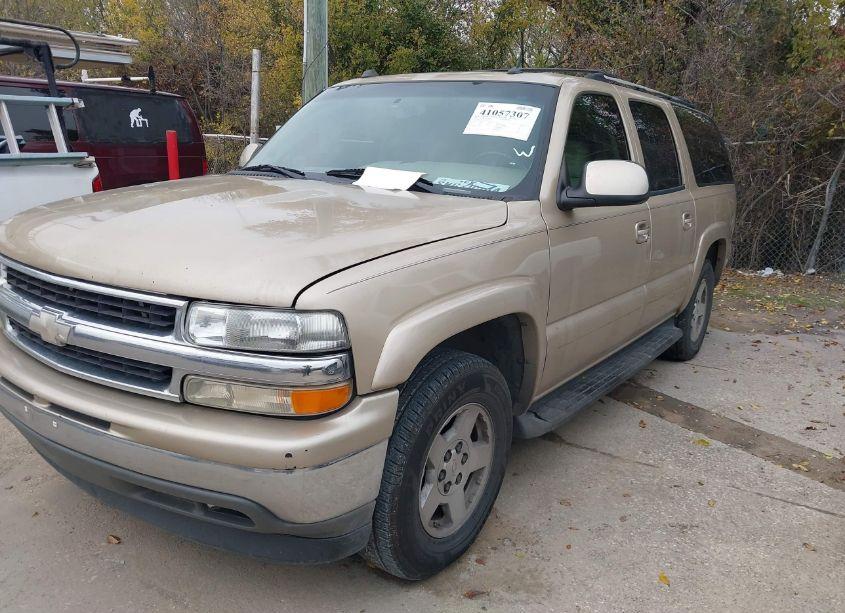 Photo 2 of 2005 Chevrolet Suburban 1500 LT (VIN 1GNEC16Z15J103865)
