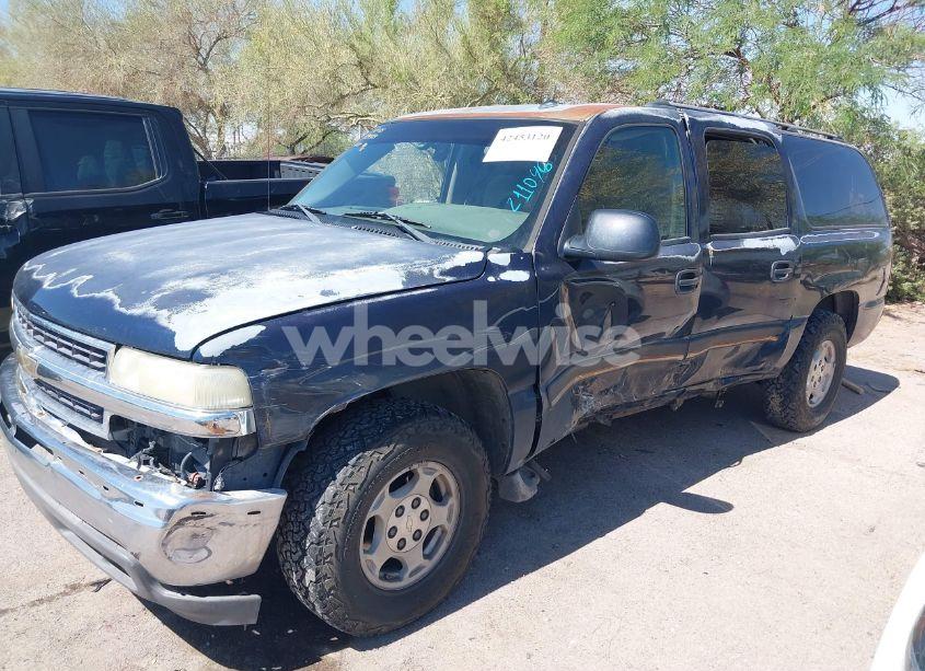 Photo 2 of 2005 Chevrolet Suburban 1500 LS (VIN 1GNEC16Z15J211046)