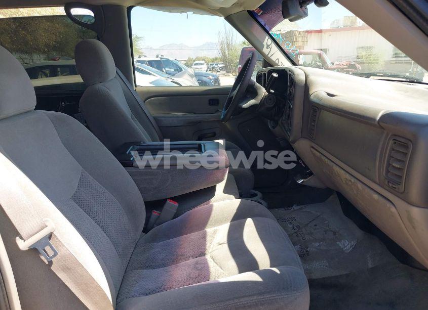 Photo 5 of 2005 Chevrolet Suburban 1500 LS (VIN 1GNEC16Z15J211046)