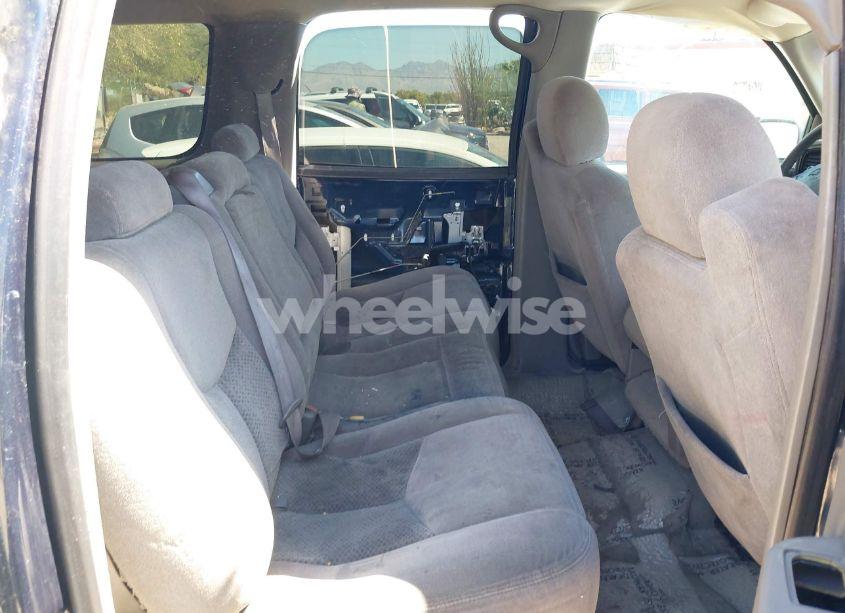 Photo 8 of 2005 Chevrolet Suburban 1500 LS (VIN 1GNEC16Z15J211046)