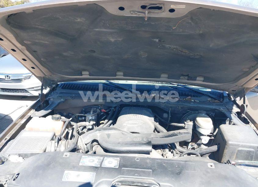 Photo 10 of 2003 Chevrolet Suburban 1500 LT (VIN 1GNEC16Z23J182041)