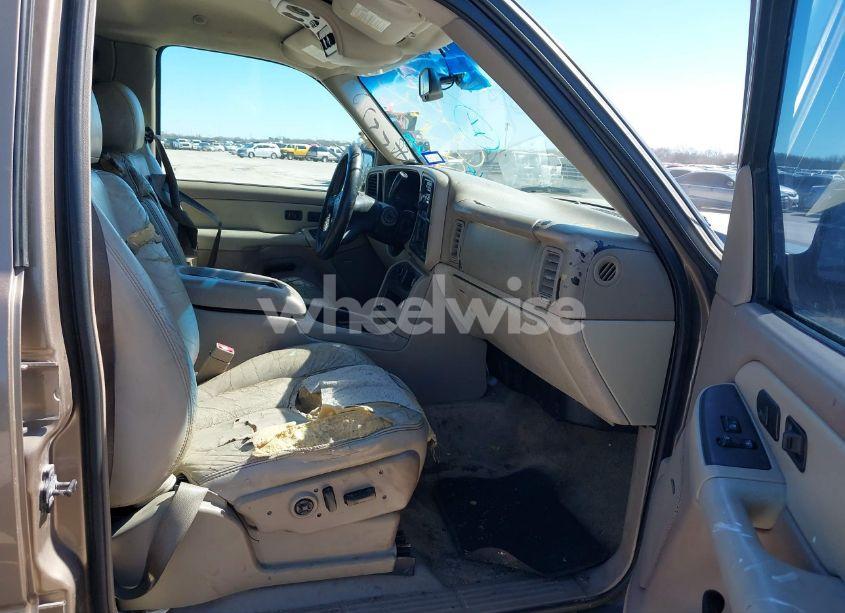 Photo 5 of 2003 Chevrolet Suburban 1500 LT (VIN 1GNEC16Z23J182041)