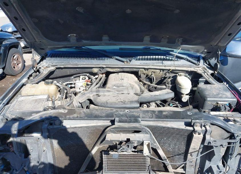 Photo 10 of 2003 Chevrolet Suburban 1500 LT (VIN 1GNEC16Z23J324940)