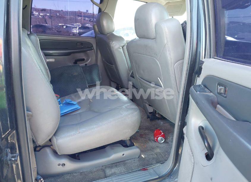 Photo 8 of 2003 Chevrolet Suburban 1500 LT (VIN 1GNEC16Z23J324940)