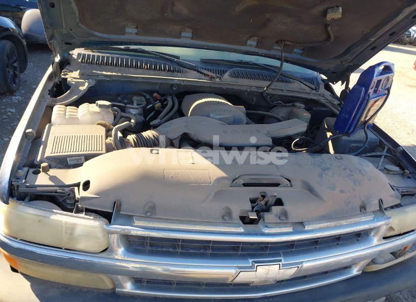 Photo 10 of 2002 Chevrolet Suburban 1500 LT (VIN 1GNEC16Z32J237983)