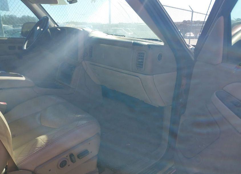 Photo 5 of 2003 Chevrolet Suburban 1500 LT (VIN 1GNEC16Z33J214737)