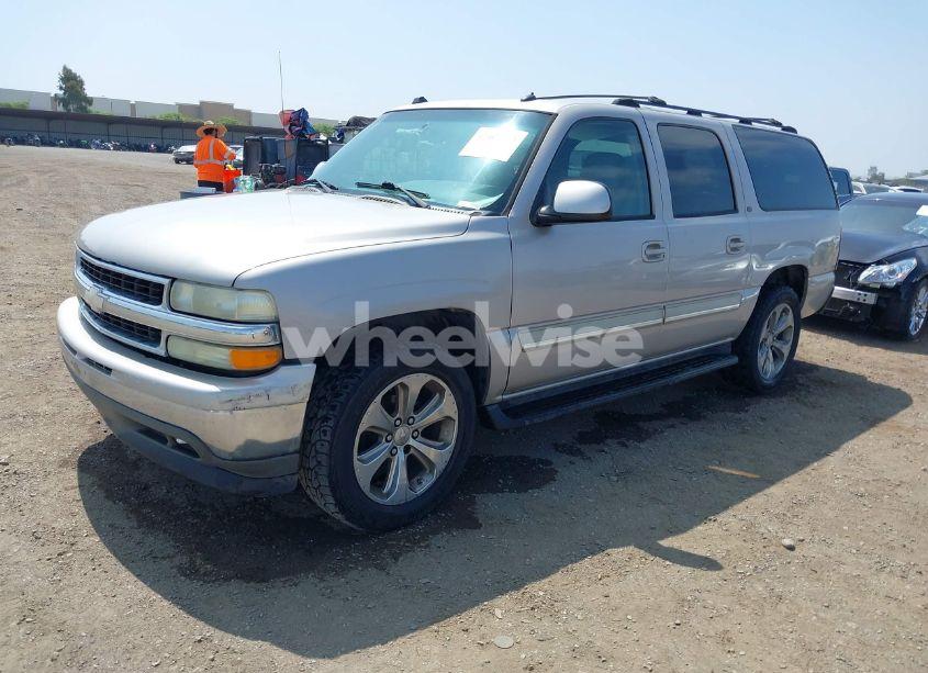 Photo 2 of 2005 Chevrolet Suburban 1500 LT (VIN 1GNEC16Z35J118674)