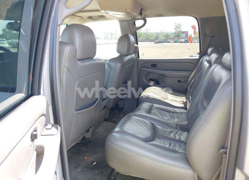 Photo 8 of 2005 Chevrolet Suburban 1500 LT (VIN 1GNEC16Z35J118674)