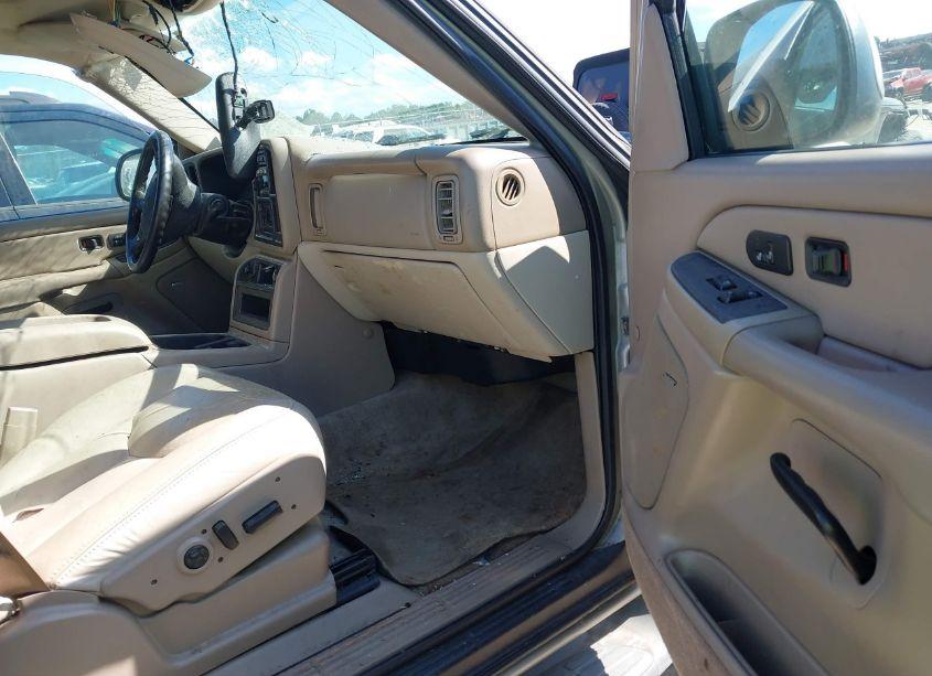 Photo 5 of 2005 Chevrolet Suburban 1500 LT (VIN 1GNEC16Z35R220607)