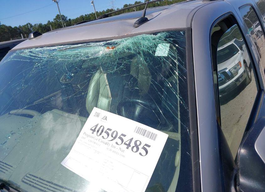 Photo 6 of 2005 Chevrolet Suburban 1500 LT (VIN 1GNEC16Z35R220607)