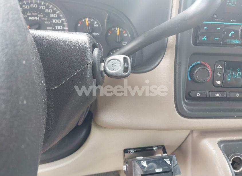 Photo 11 of 2005 Chevrolet Suburban 1500 LT (VIN 1GNEC16Z45J151618)