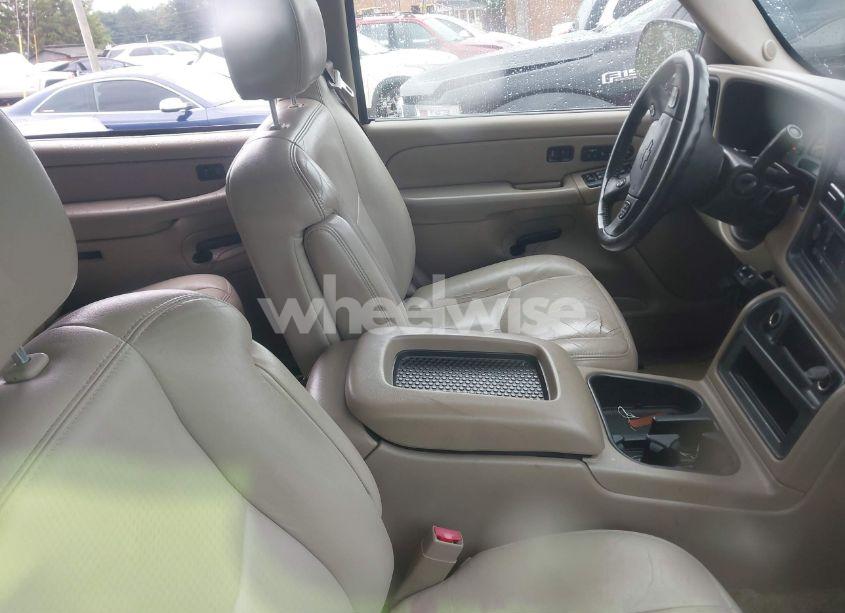 Photo 5 of 2005 Chevrolet Suburban 1500 LT (VIN 1GNEC16Z45J151618)