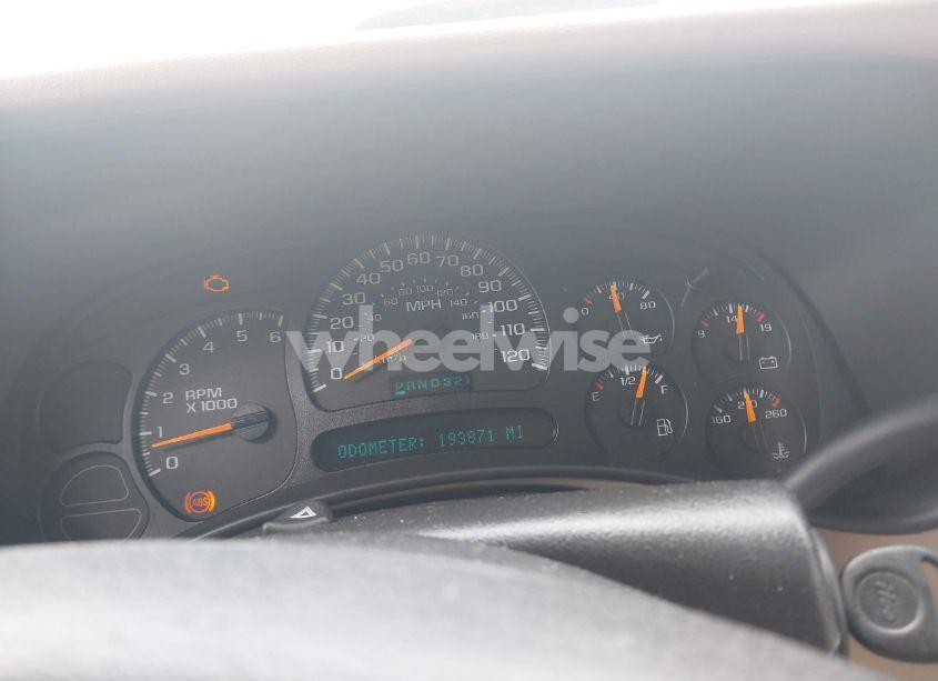 Photo 7 of 2005 Chevrolet Suburban 1500 LT (VIN 1GNEC16Z45J151618)