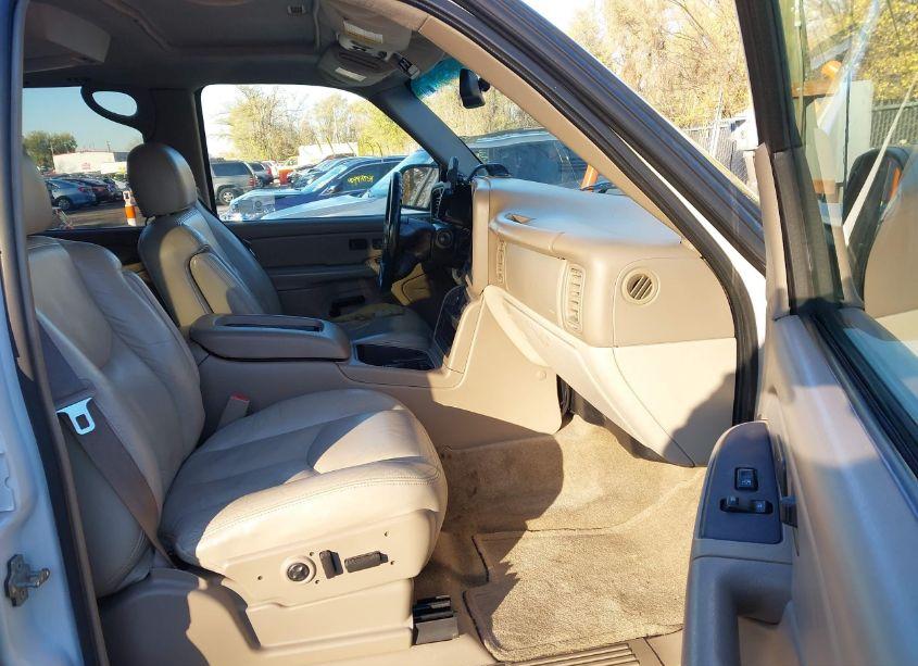 Photo 5 of 2005 Chevrolet Suburban 1500 LT (VIN 1GNEC16Z45J171500)