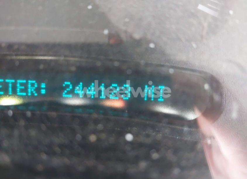 Photo 16 of 2005 Chevrolet Suburban 1500 LT (VIN 1GNEC16Z45J174848)