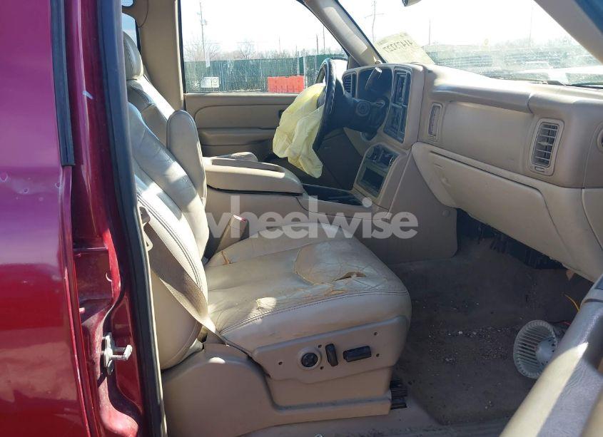 Photo 5 of 2005 Chevrolet Suburban 1500 LT (VIN 1GNEC16Z45J174848)