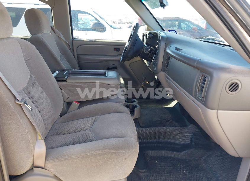 Photo 5 of 2005 Chevrolet Suburban 1500 LS (VIN 1GNEC16Z45R185401)