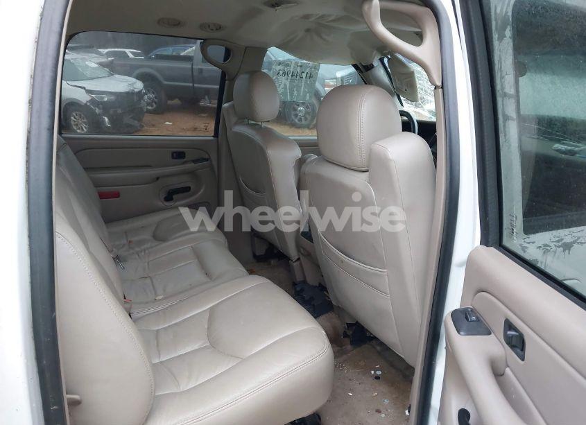 Photo 8 of 2004 Chevrolet Suburban 1500 LT (VIN 1GNEC16Z54J207144)