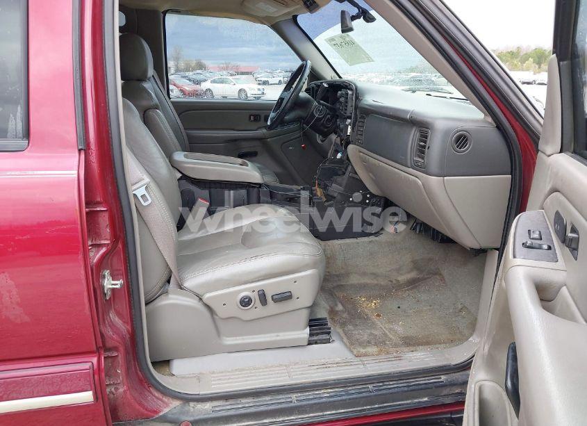 Photo 5 of 2005 Chevrolet Suburban 1500 LT (VIN 1GNEC16Z55R104857)