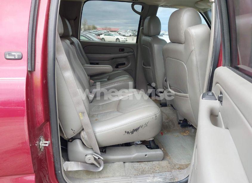 Photo 8 of 2005 Chevrolet Suburban 1500 LT (VIN 1GNEC16Z55R104857)