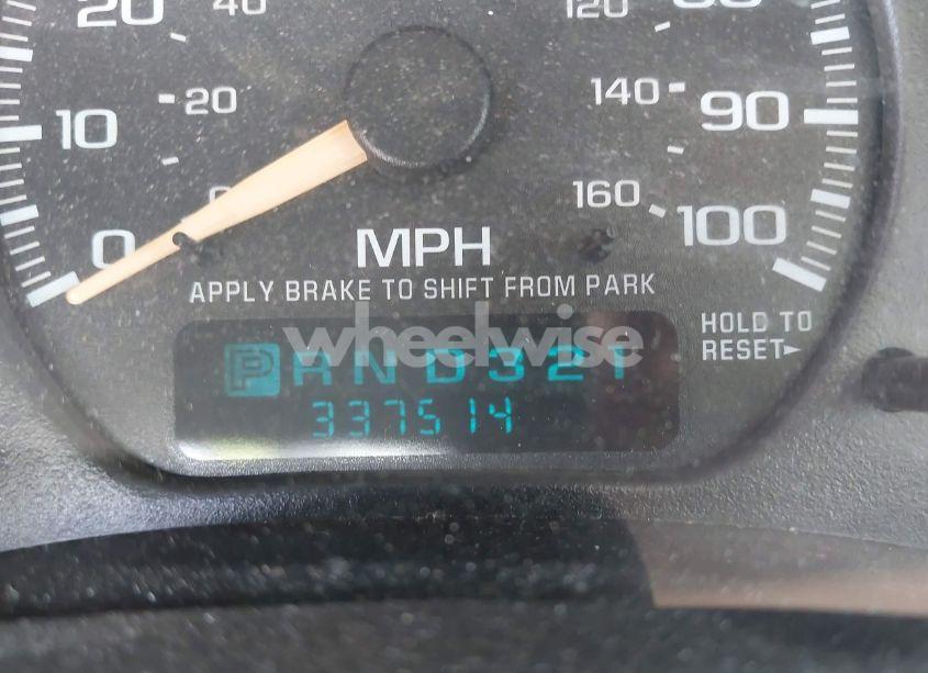 Photo 15 of 2002 Chevrolet Suburban 1500 LS (VIN 1GNEC16Z62J206341)