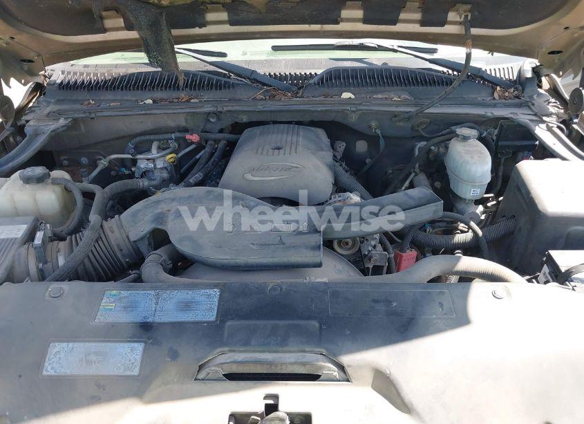 Photo 10 of 2004 Chevrolet Suburban 1500 LS (VIN 1GNEC16Z64J117498)