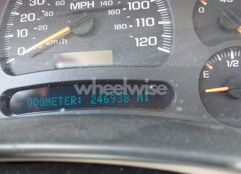 Photo 7 of 2004 Chevrolet Suburban 1500 LS (VIN 1GNEC16Z64J117498)