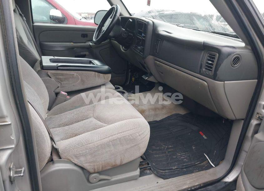 Photo 5 of 2004 Chevrolet Suburban 1500 LS (VIN 1GNEC16Z64J230206)