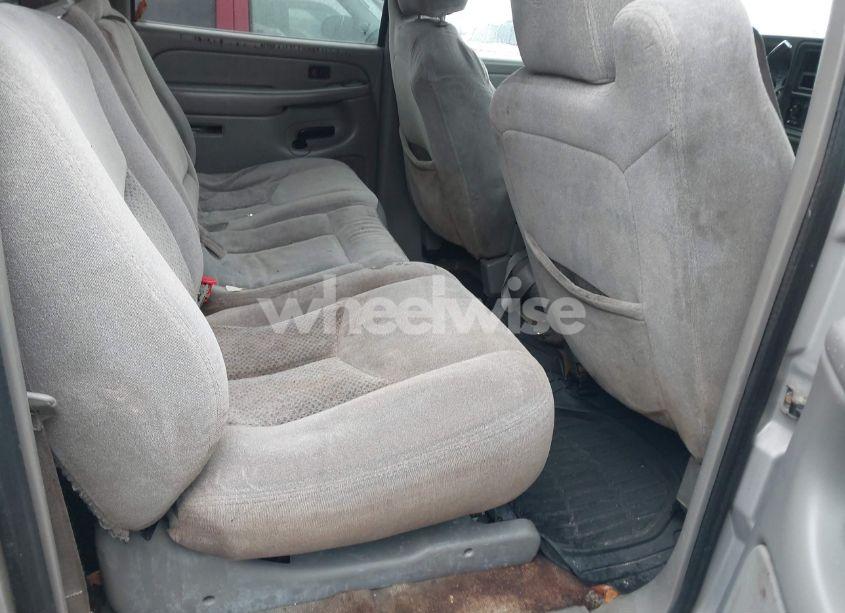 Photo 8 of 2004 Chevrolet Suburban 1500 LS (VIN 1GNEC16Z64J230206)