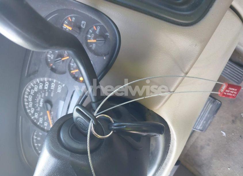 Photo 11 of 2005 Chevrolet Suburban 1500 LS (VIN 1GNEC16Z65J205789)