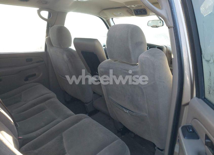 Photo 8 of 2005 Chevrolet Suburban 1500 LS (VIN 1GNEC16Z65J205789)