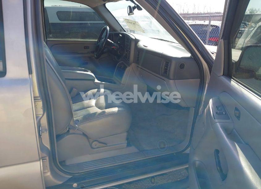 Photo 5 of 2006 Chevrolet Suburban 1500 LS (VIN 1GNEC16Z66J105810)