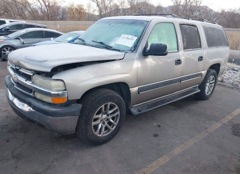 Photo 2 of 2002 Chevrolet Suburban 1500 LS (VIN 1GNEC16Z72J136848)