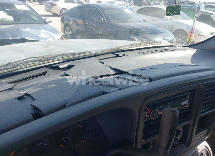 Photo 12 of 2004 Chevrolet Suburban 1500 LS (VIN 1GNEC16Z74J201779)