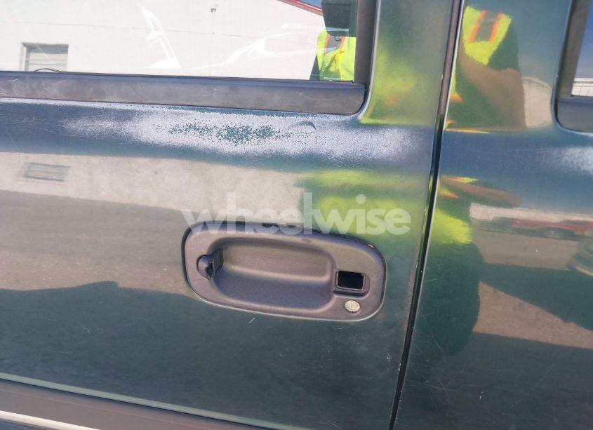 Photo 15 of 2004 Chevrolet Suburban 1500 LS (VIN 1GNEC16Z74J201779)