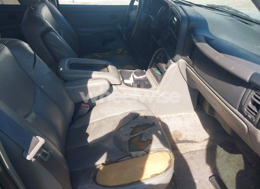 Photo 5 of 2004 Chevrolet Suburban 1500 LS (VIN 1GNEC16Z74J201779)