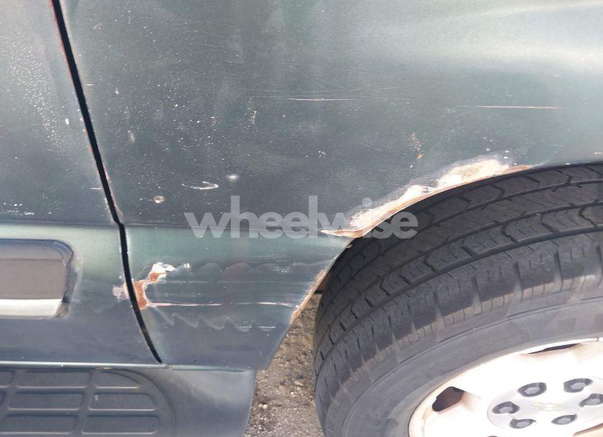 Photo 6 of 2004 Chevrolet Suburban 1500 LS (VIN 1GNEC16Z74J201779)