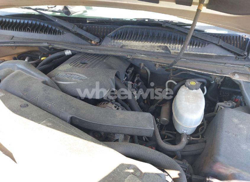 Photo 10 of 2005 Chevrolet Suburban 1500 LT (VIN 1GNEC16Z75J117611)