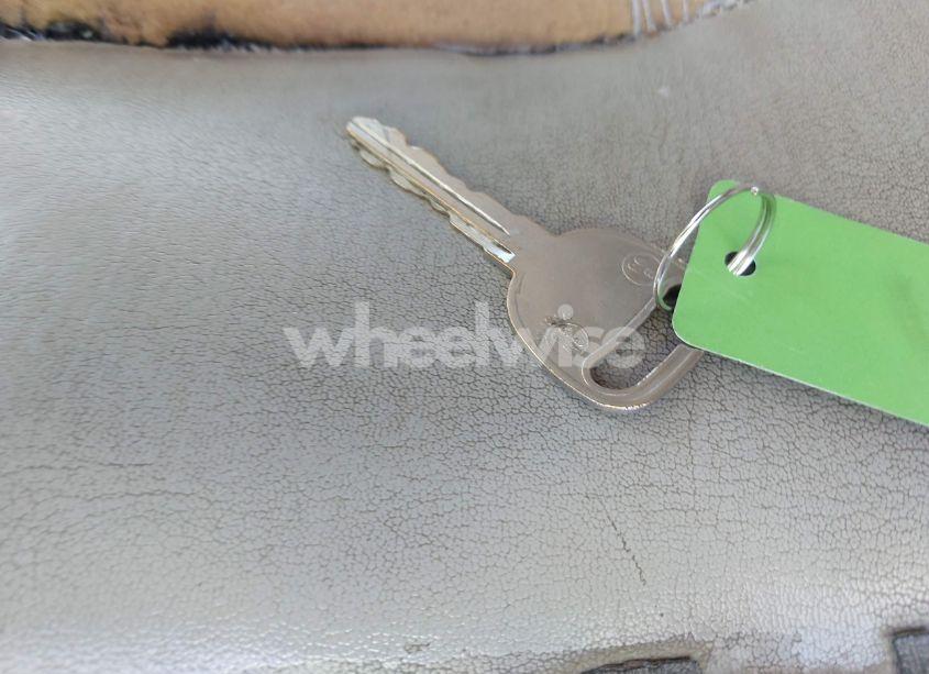 Photo 11 of 2005 Chevrolet Suburban 1500 LT (VIN 1GNEC16Z75J117611)