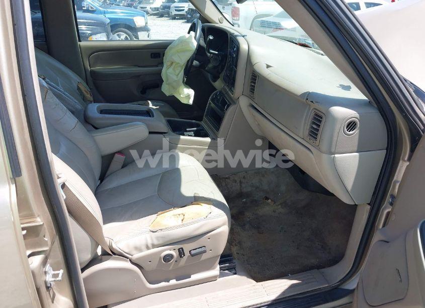 Photo 5 of 2005 Chevrolet Suburban 1500 LT (VIN 1GNEC16Z75J117611)