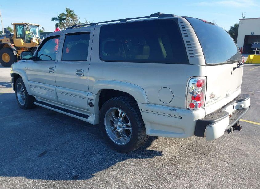 Photo 3 of 2005 Chevrolet Suburban 1500 LT (VIN 1GNEC16Z75J244844)