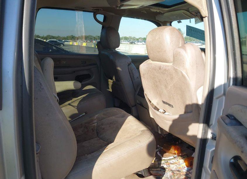 Photo 8 of 2005 Chevrolet Suburban 1500 LT (VIN 1GNEC16Z75J244844)